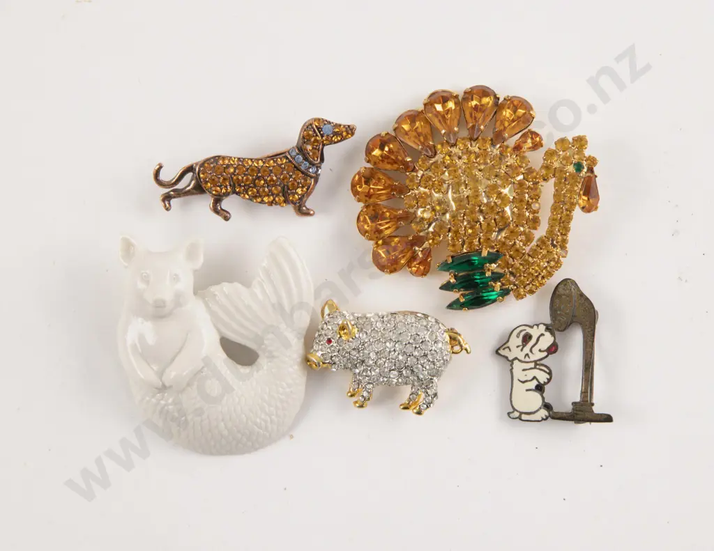 Collection of Assorted Animal Brooches Image 1++