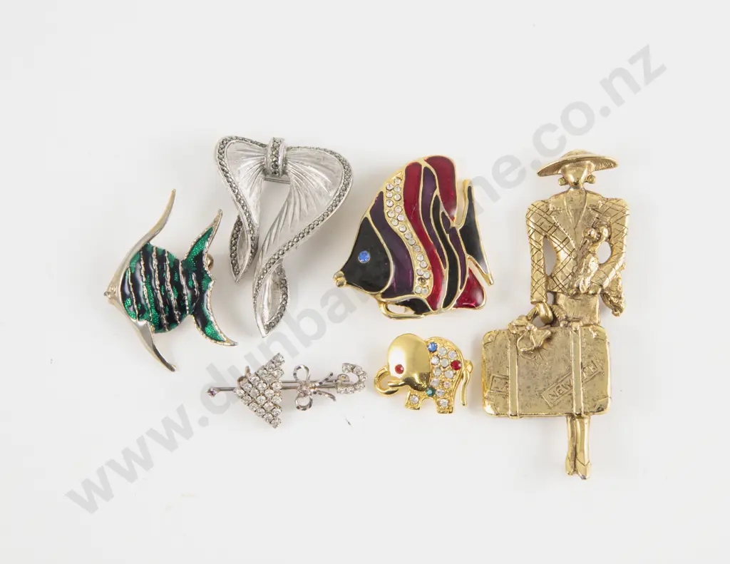 Six Costume Brooches Image 1++