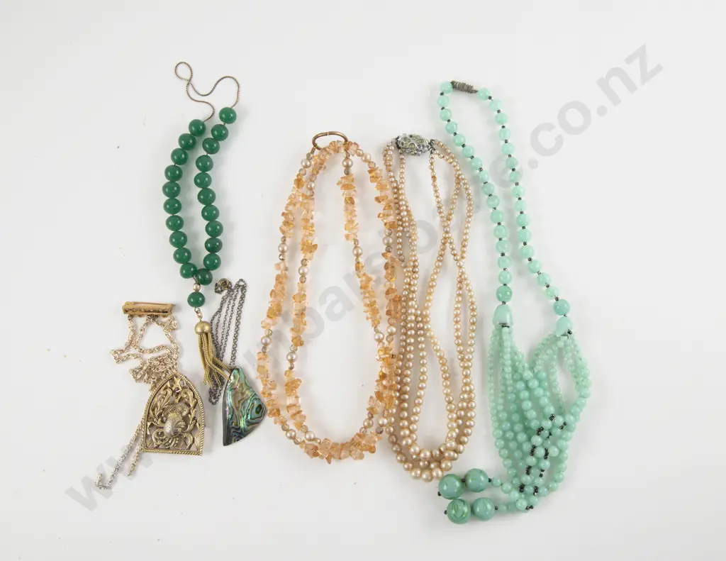 Small Collection of Costume Jewellery Image 1++