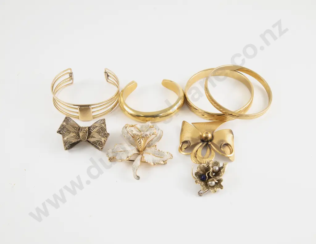 Collection of Assorted Vintage Costume Jewellery Image 1++
