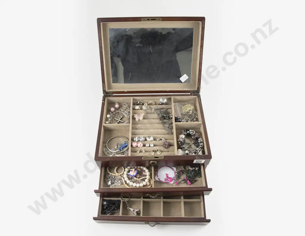Collection of Assorted Costume Jewellery and Jewellery Box Image 1++