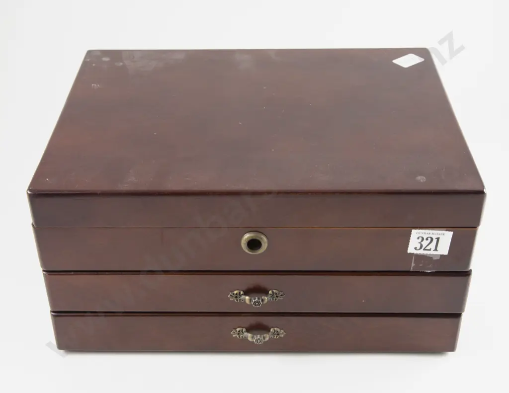 Collection of Assorted Costume Jewellery and Jewellery Box Image 1++
