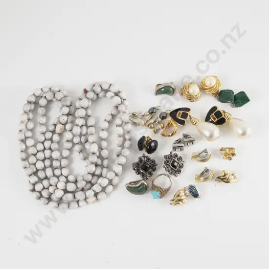 Collection of Assorted Costume Jewellery in Jewellery Box