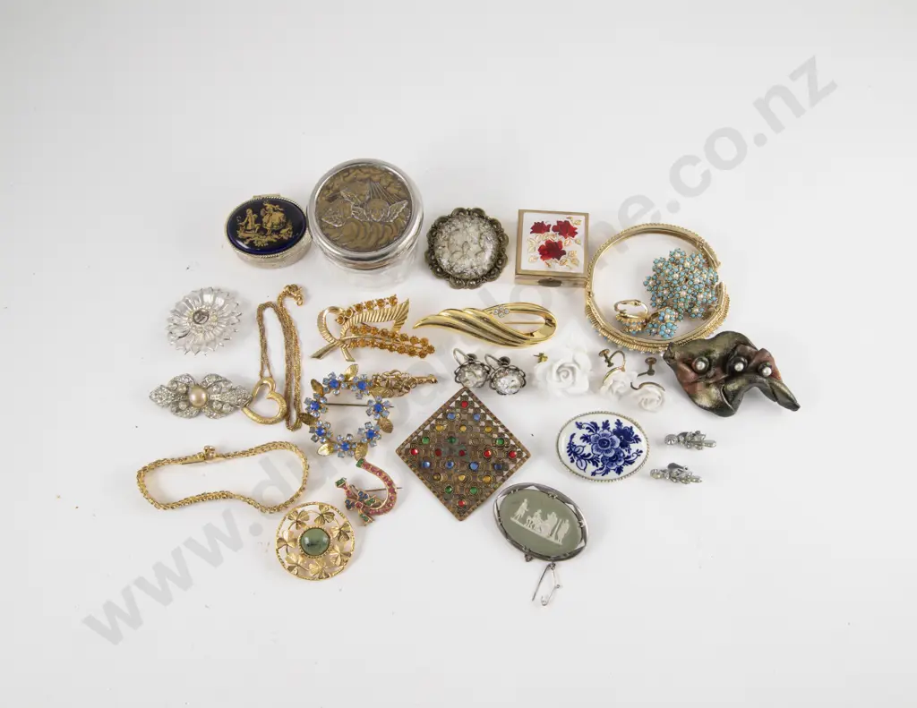 Quantity of Assorted Costume Jewellery Image 1++