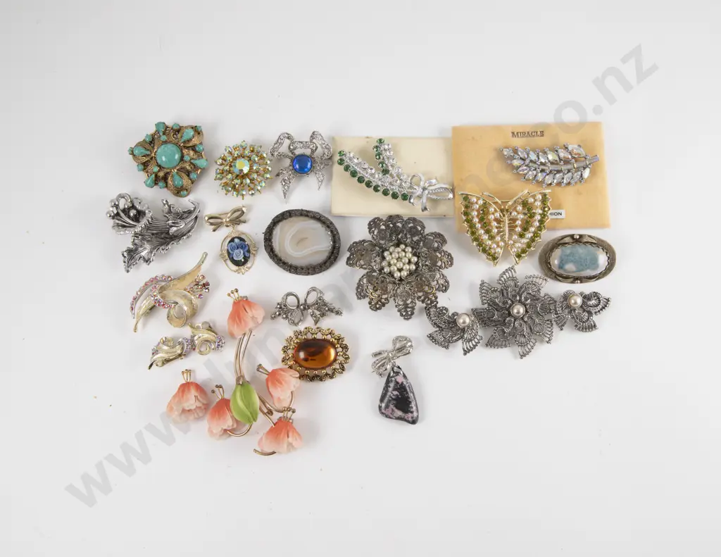 Quantity of Assorted Costume Jewellery Image 1++