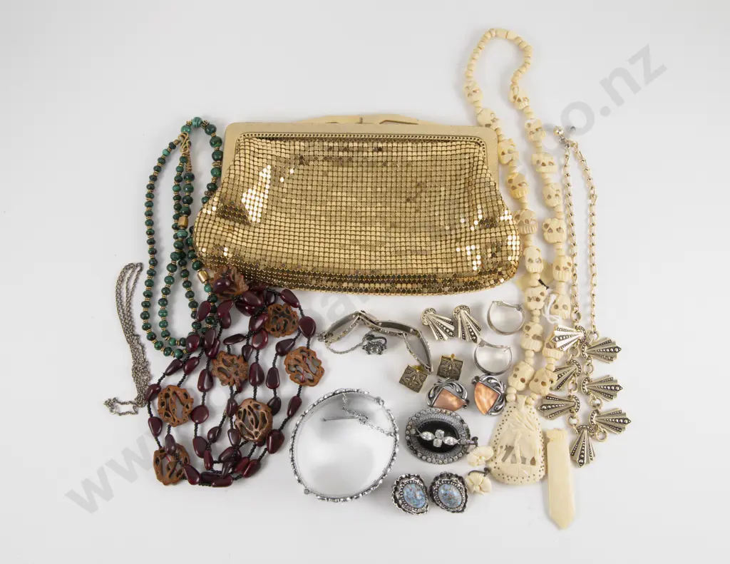 Collection of Assorted Costume Jewellery and Evening Purse Image 1++