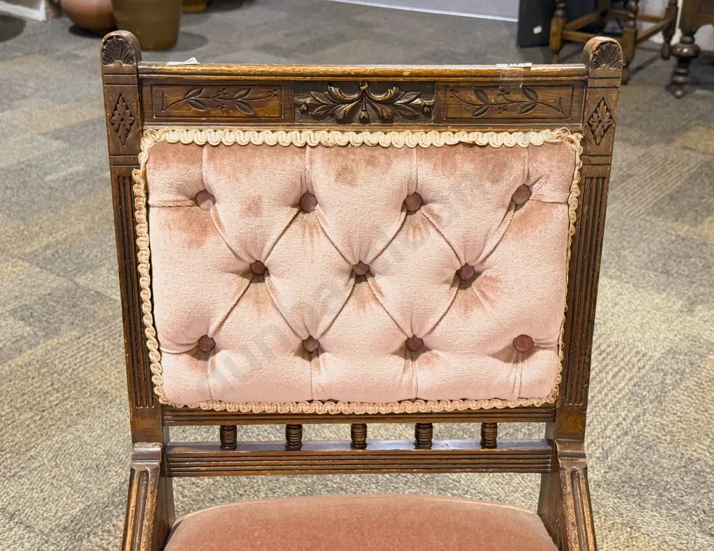 Button Back Nursing Chair Image 1++