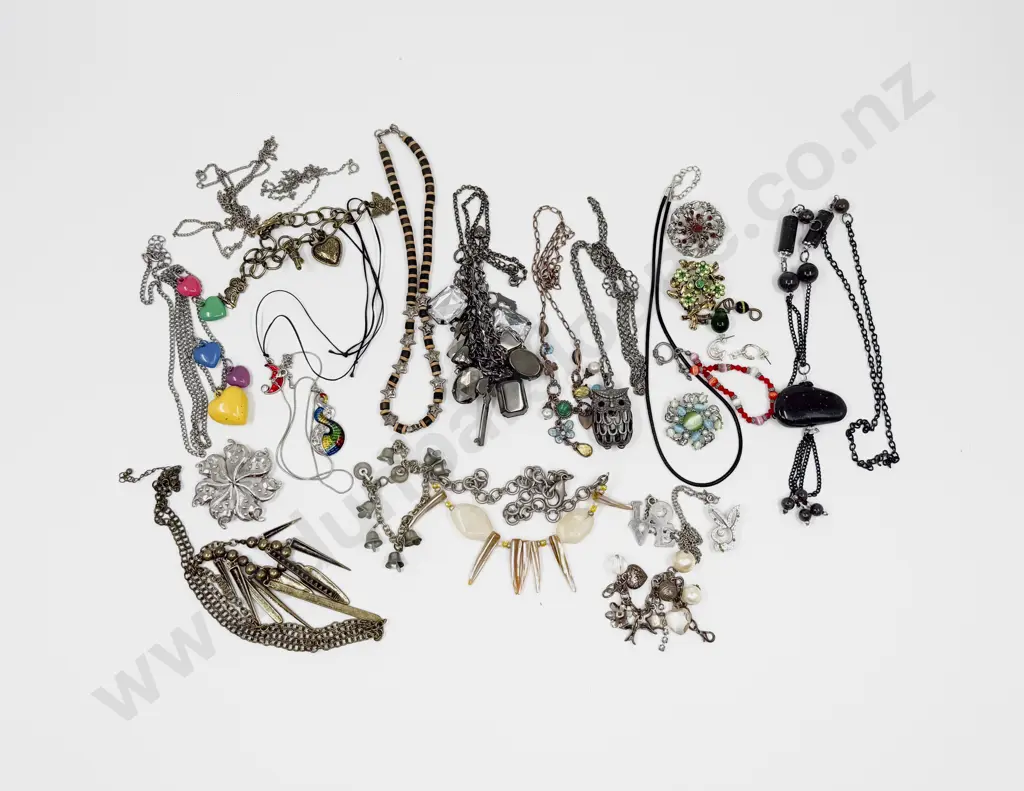 Collection of Assorted Costume Jewellery Image 1++