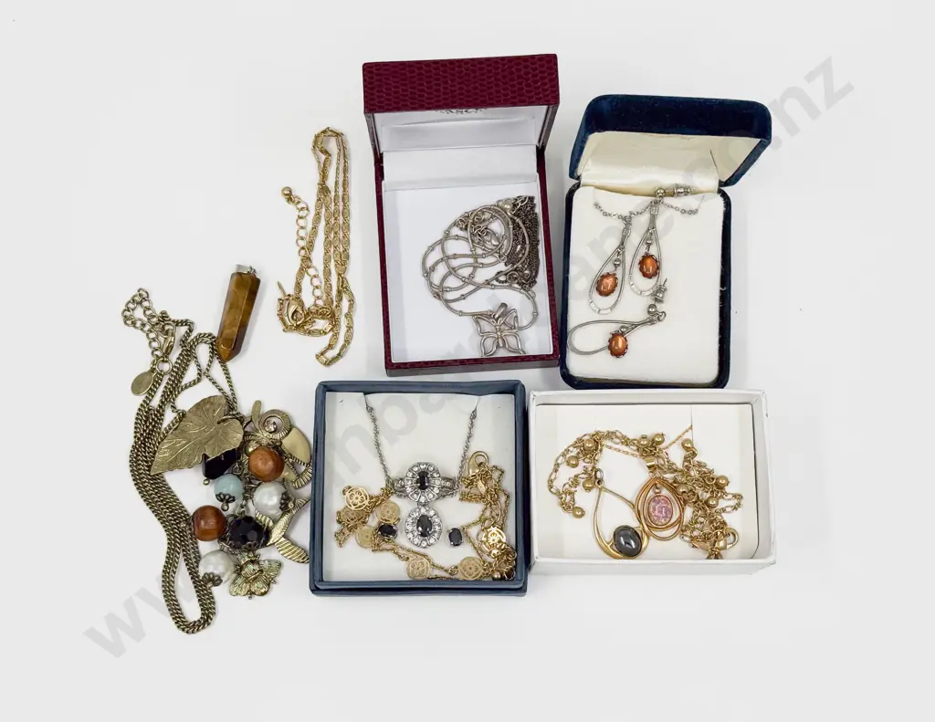 Collection of Assorted Costume and Gold Plated Jewellery Image 1++
