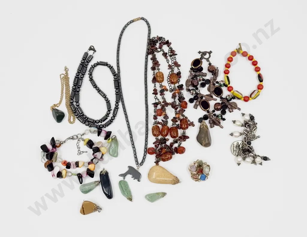Collection of Assorted Costume Jewellery and Gem Stones Image 1++