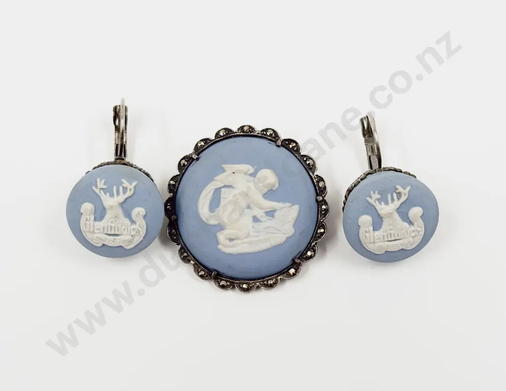 Wedgwood Brooch & Pair of Earrings Image 1++
