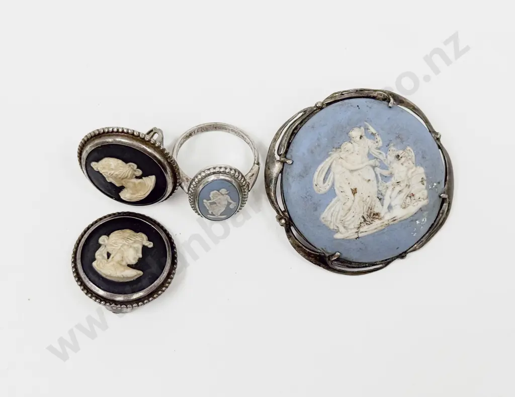 Wedgwood S/S Brooch Earrings & Ring Image 1++