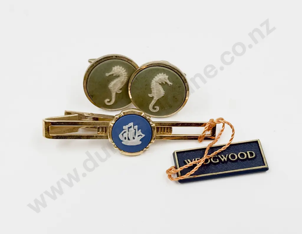 Wedgwood Tie Clip & Pair of Cufflinks Image 1++