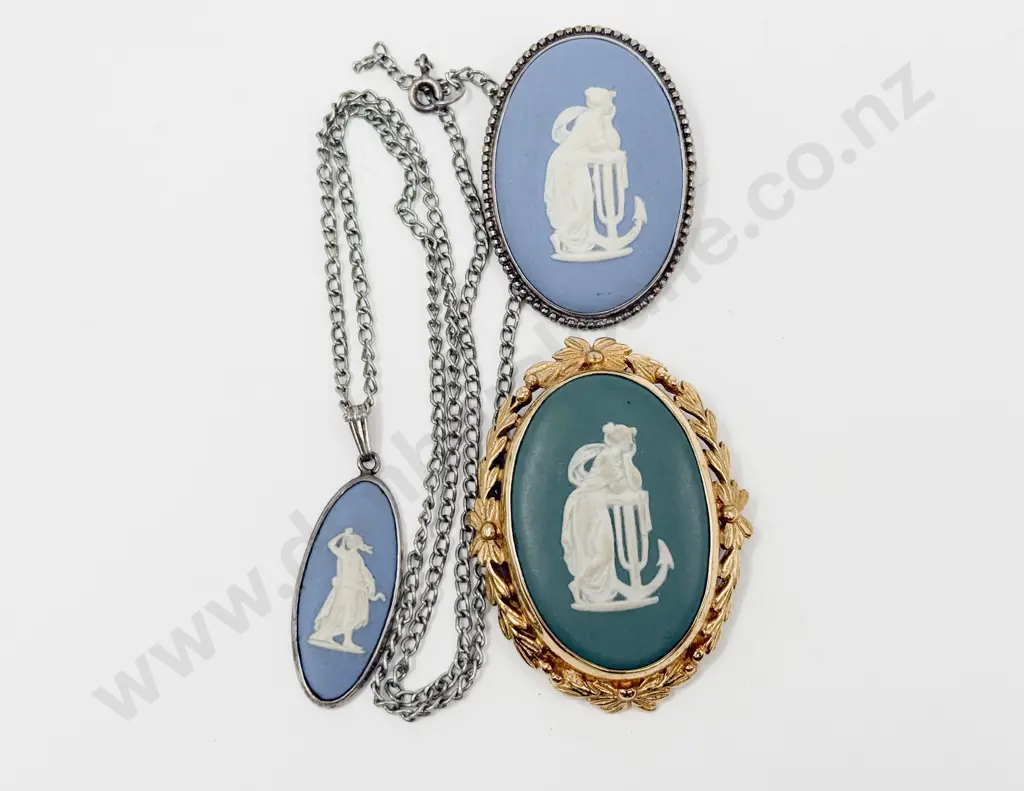 Two Wedgwood Brooches & Pendant Necklace Image 1++