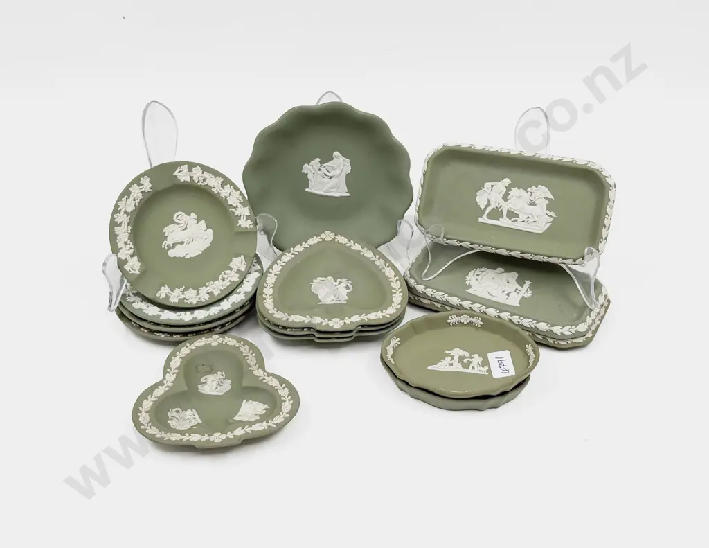 Quantity of Wedgwood Dishes Image 1++