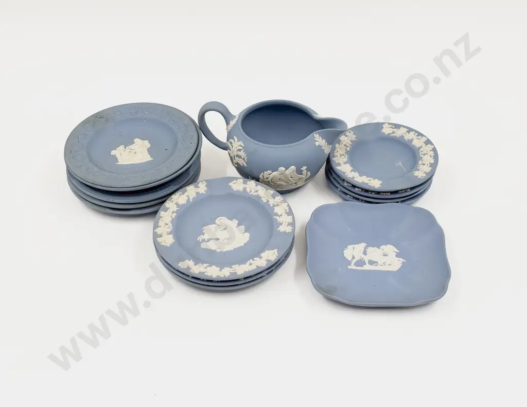 Small Quantity of Assorted Wedgwood Image 1++