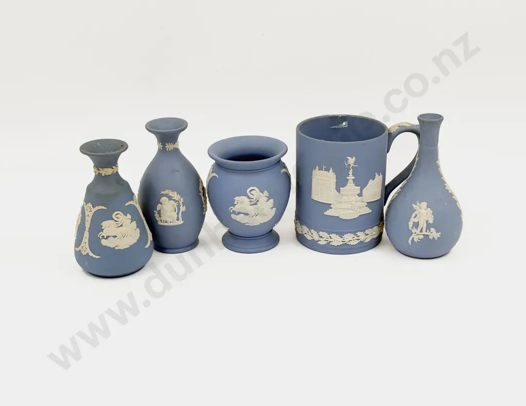 Wedgwood Christmas Tankard & Four Assorted Vases Image 1++