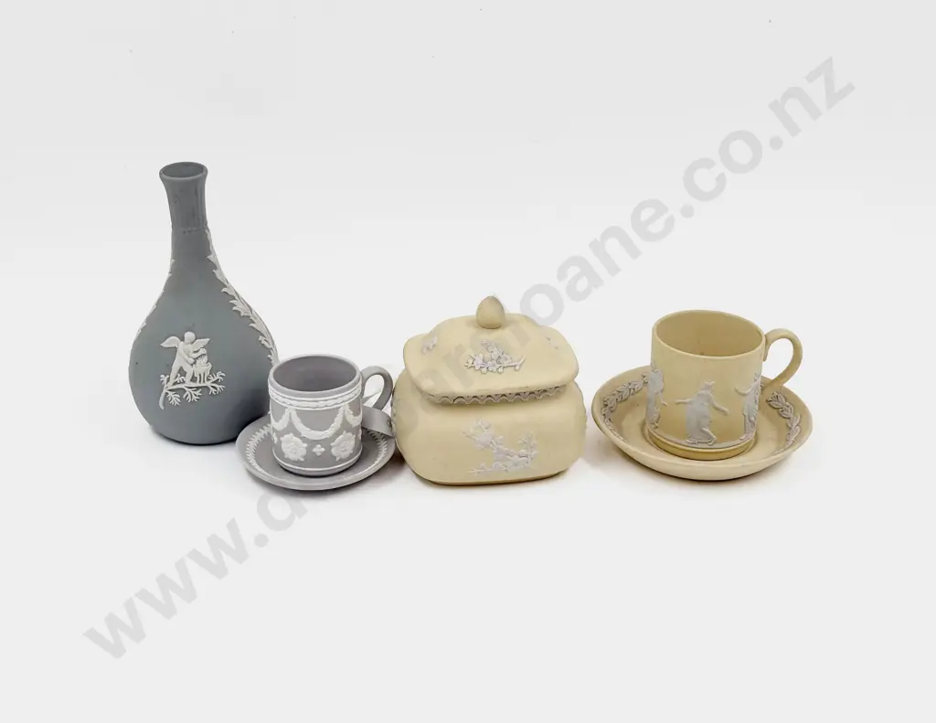 Small Quantity of Assorted Wedgwood Image 1++