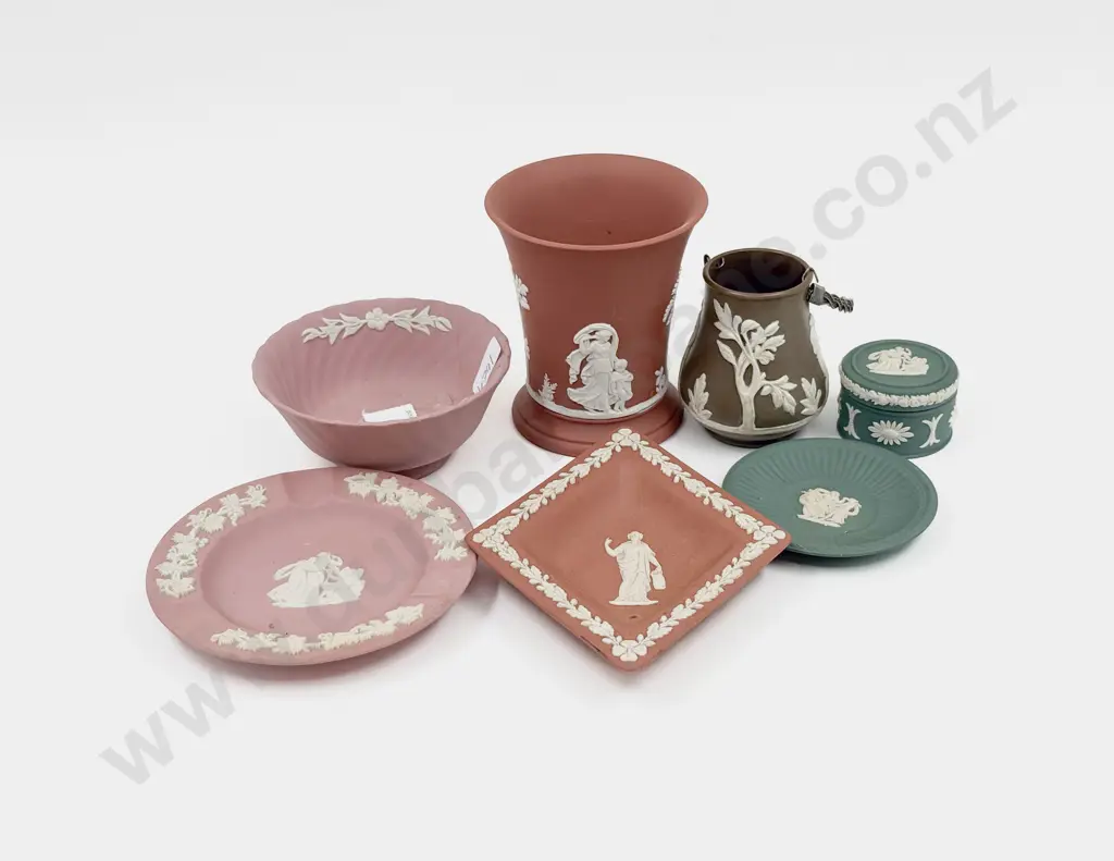 Small Quantity of Assorted Wedgwood Image 1++