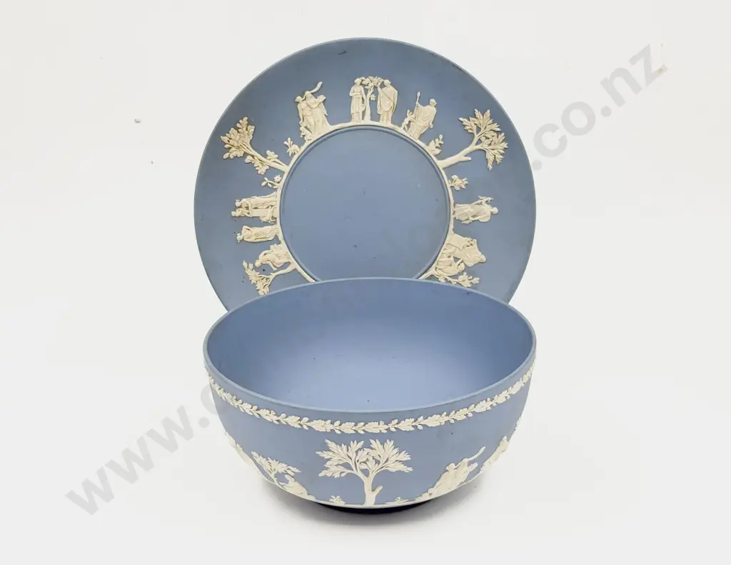 Wedgwood Bowl & Matching Tray Image 1++