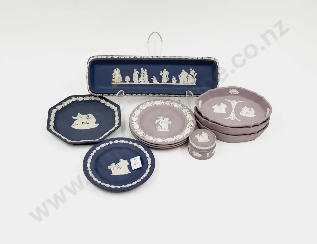 Quantity of Assorted Wedgwood Dishes etc Image 1++