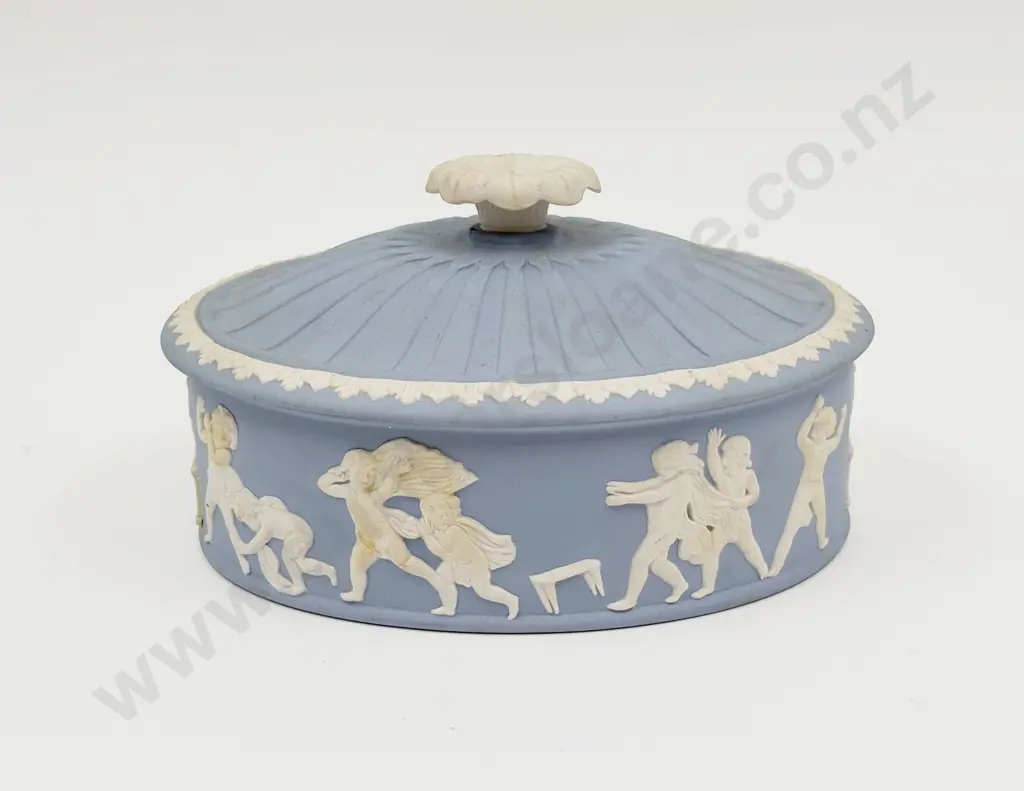 Wedgwood Lidded Butter Dish (Signed to Base) Image 1++