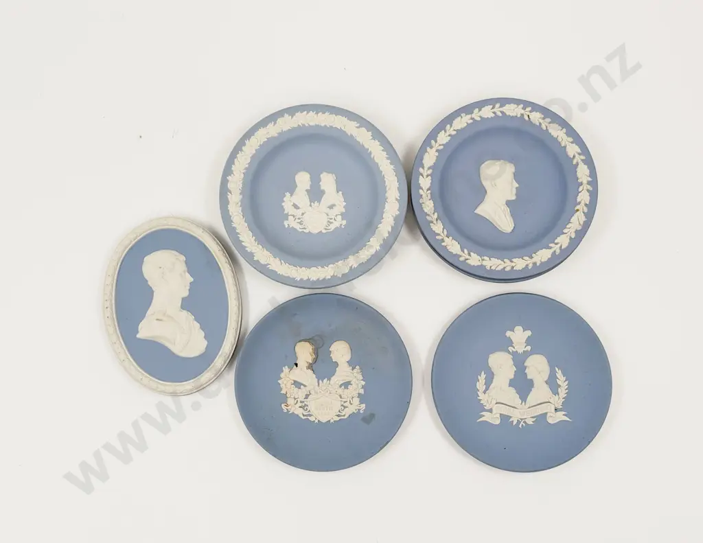 Quantity of Assorted Wedgwood Royal Comm. Image 1++