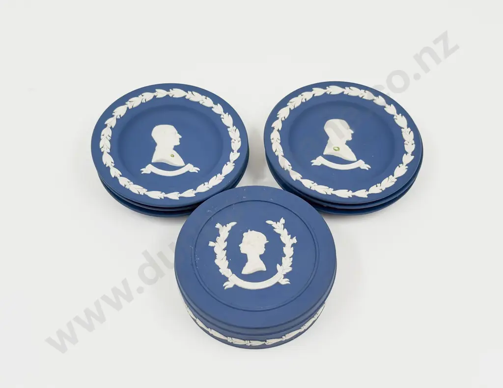 Quantity of Assorted Wedgwood Royal Comm. incl Silver Jubilee Trinket Box Image 1++