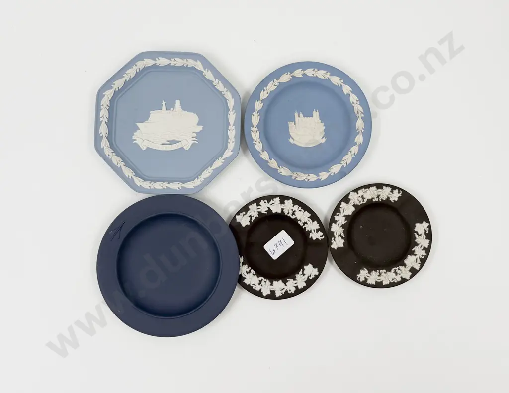 Quantity of Assorted Boxed Wedgwood Dishes Image 1++