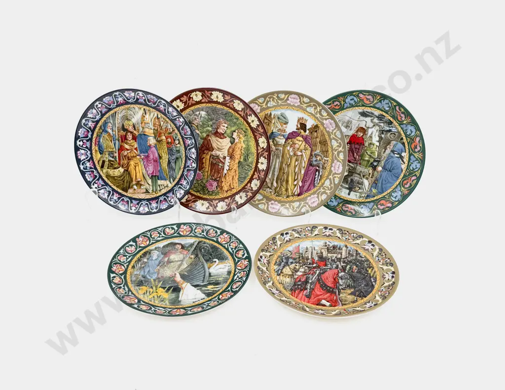 Six Wedgwood Comm. Plates Image 1++