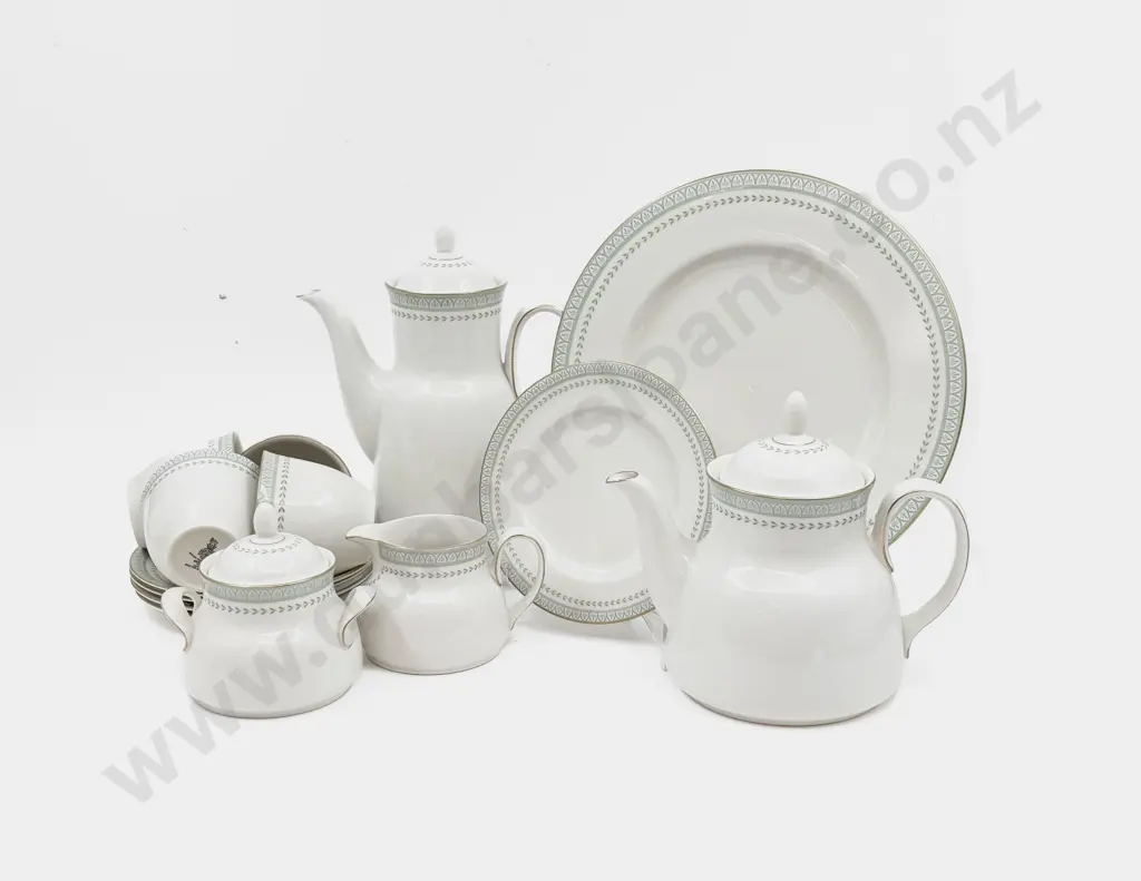 Royal Doulton "Berkshire" Pattern Dinner China Image 1++