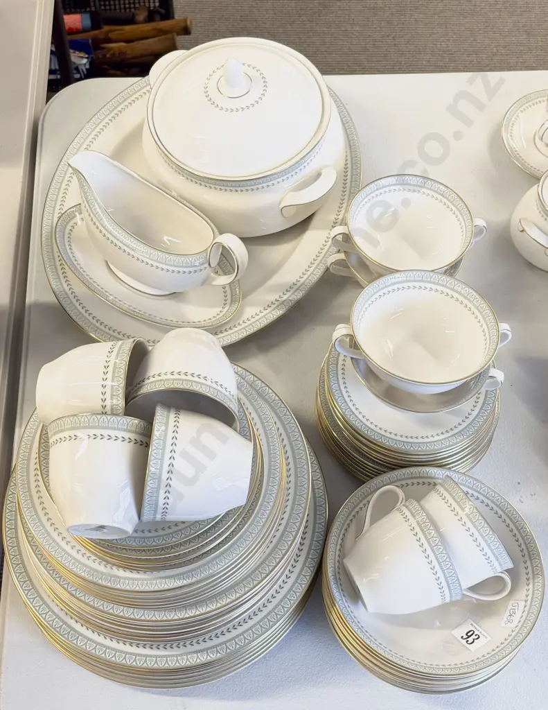 Royal Doulton "Berkshire" Pattern Dinner China Image 1++