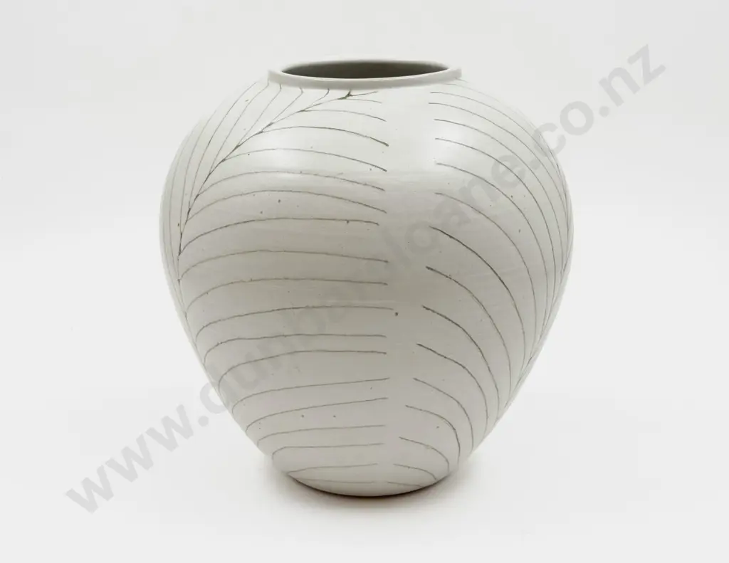 Chinese Pottery Vase Image 1++