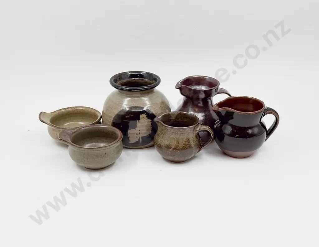 Small Quantity of Assorted Pottery Image 1++