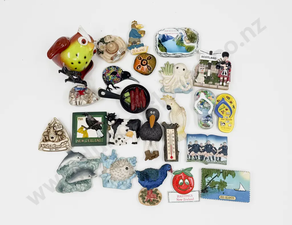 Box Quantity of Assorted Fridge Magnets Image 1++