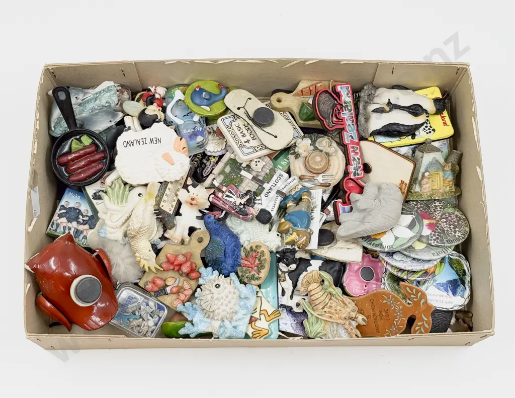 Box Quantity of Assorted Fridge Magnets Image 1++