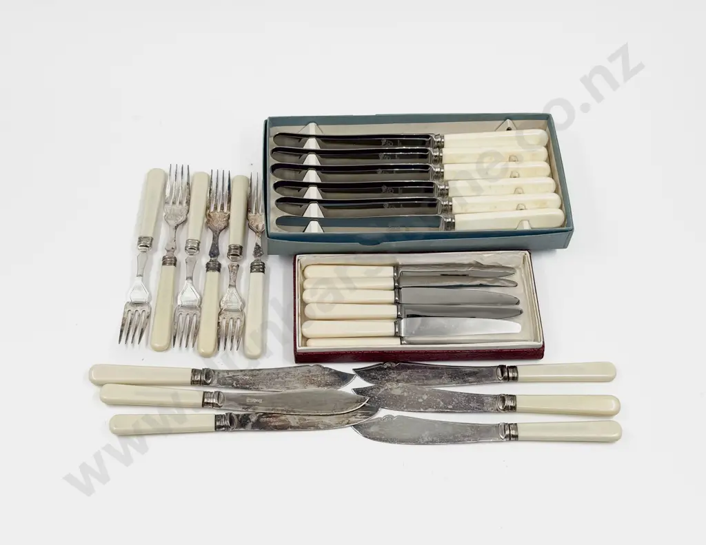 Quantity of Assorted Bone Handled Cutlery Image 1++