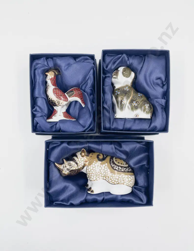 Quantity of Assorted Animal Ornaments Image 1++