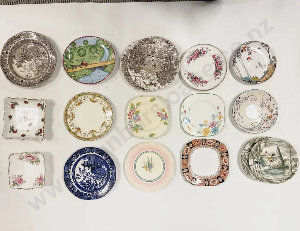 Quantity of Assorted Fancy China Plates etc Image 1++