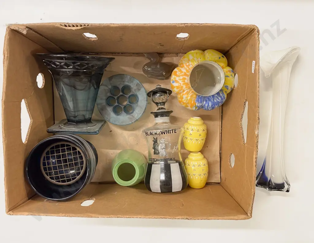 Box of Assorted Art Glass etc Image 1++