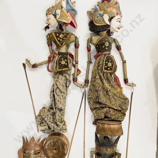 Box incl Thai Puppets etc