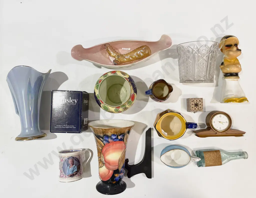 Box of Assorted China & Ornaments etc Image 1++