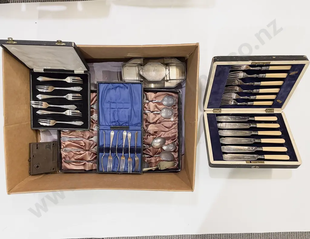 Box of Assorted Cased Cutlery etc Image 1++