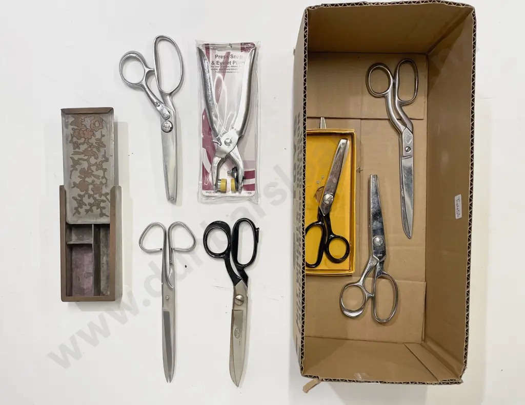 Quantity of Vintage Scissors etc Image 1++