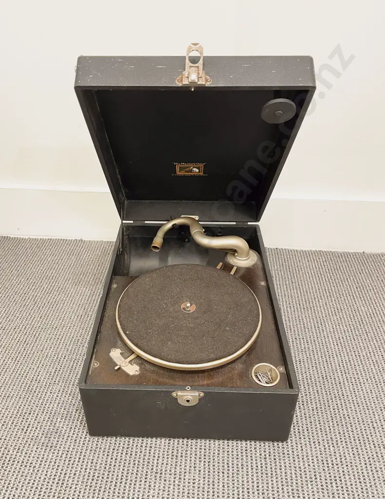Vintage Radio & Travel Gramophone Image 1++