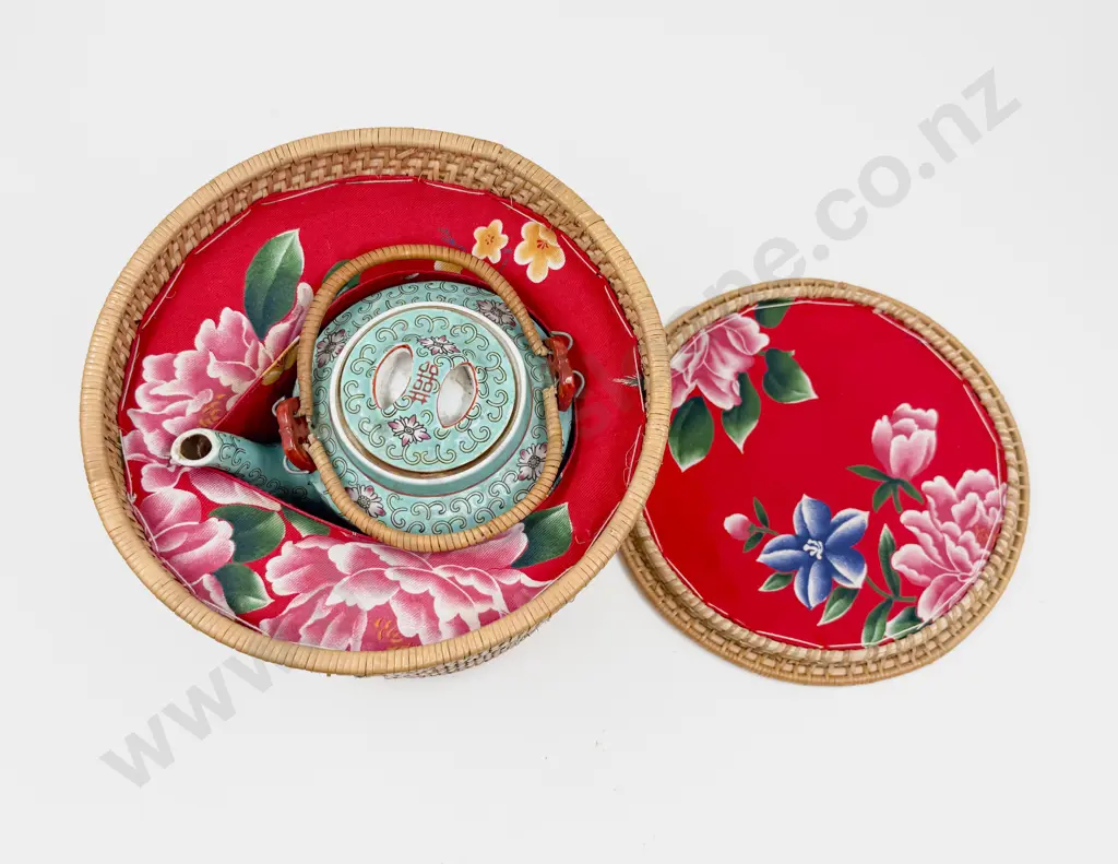 Chinese Teapot in Woven Presentation Basket Image 1++