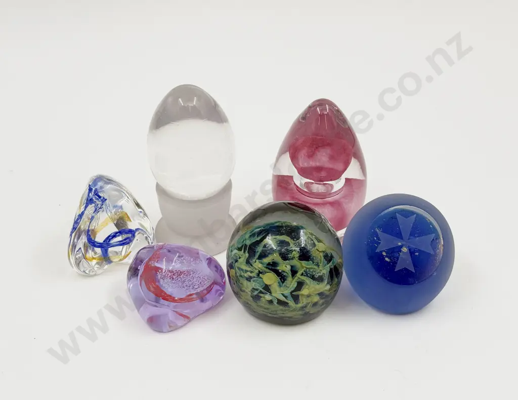 Small Quantity of Assorted Paperweights Image 1++