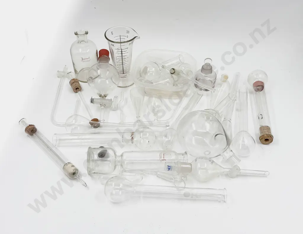 Quantity of Assorted Chemist Glass Ware Image 1++