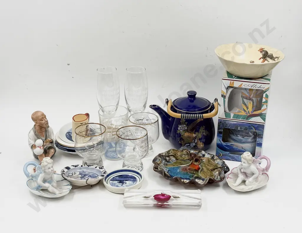 Box Quantity of Assorted incl As New Mugs Image 1++