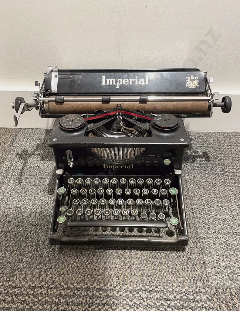 Vintage Imperial Typewriter Image 1++